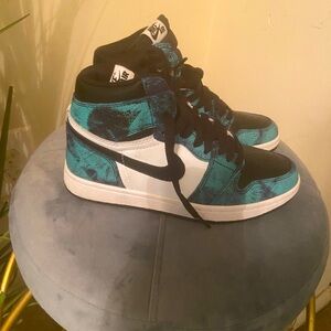 Women’s Air Jordan 1’s high top zoom air